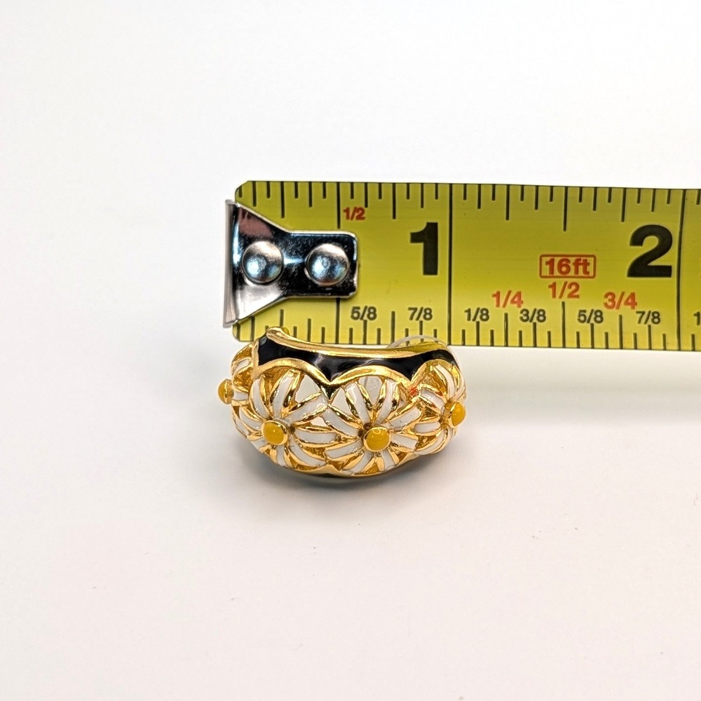Joan Rivers Enamel Daisy Hoop Earrings Gold Tone White Floral Huggie Post - Picture 6 of 6